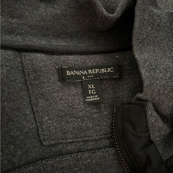 Men’s Banana Republic XL Black and Gray Zip-Up Vest - Picture 2 of 3
